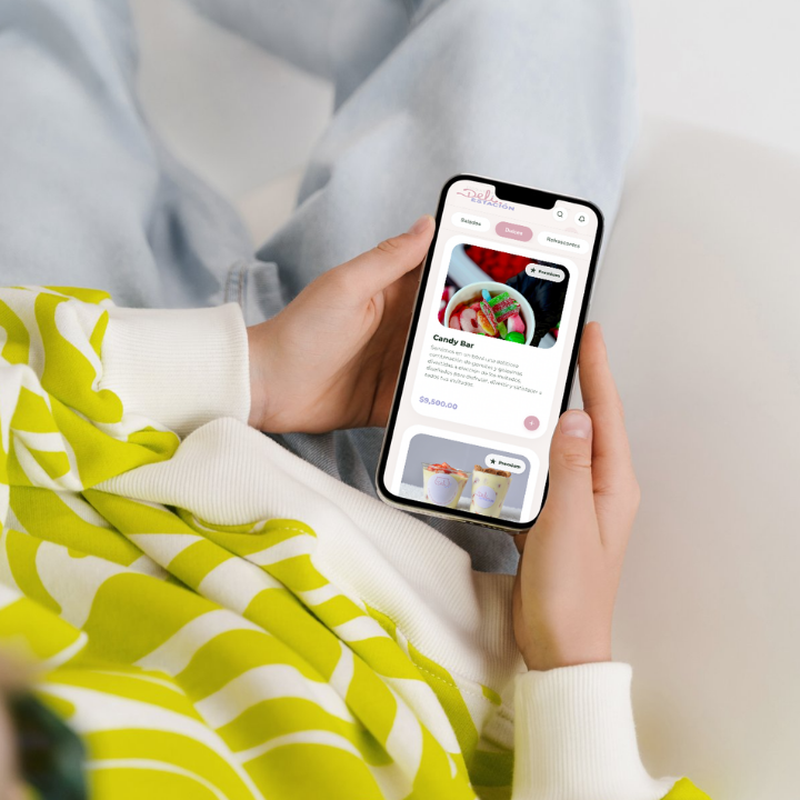 Catálogo público de catering de Cotivento visto en un teléfono